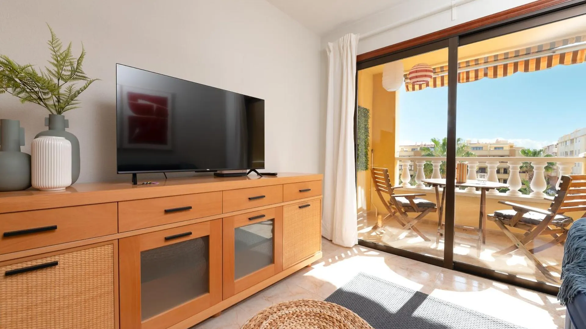 아파트 Las Olas - Coastal Escape With Charm & Comfort 엘메다노